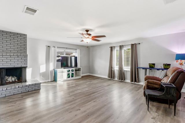 9147 La Riviera Dr, Sacramento, CA 95826