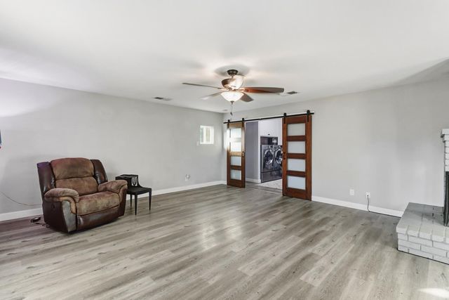 9147 La Riviera Dr, Sacramento, CA 95826