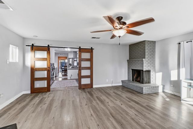 9147 La Riviera Dr, Sacramento, CA 95826