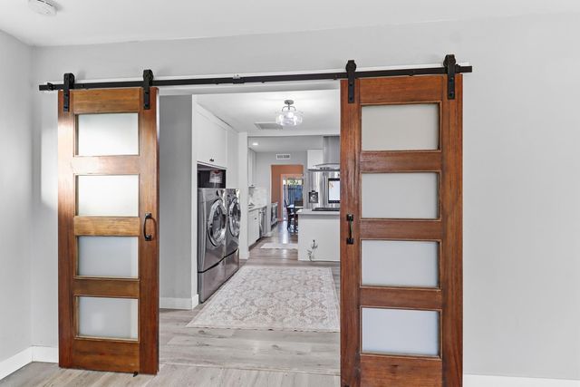 9147 La Riviera Dr, Sacramento, CA 95826