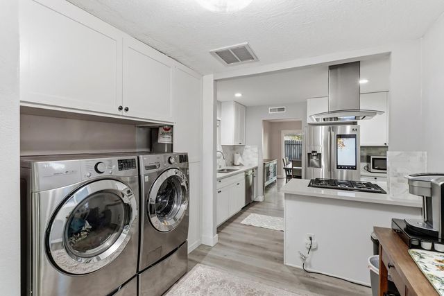 9147 La Riviera Dr, Sacramento, CA 95826