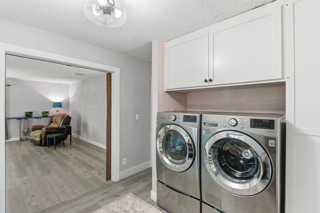 9147 La Riviera Dr, Sacramento, CA 95826