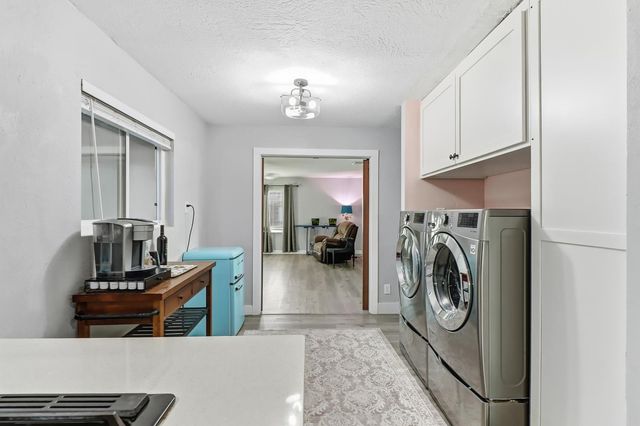 9147 La Riviera Dr, Sacramento, CA 95826