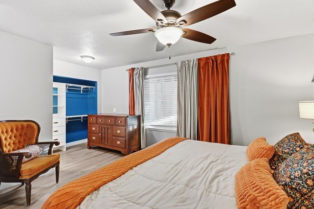 9147 La Riviera Dr, Sacramento, CA 95826