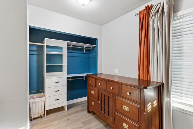 9147 La Riviera Dr, Sacramento, CA 95826