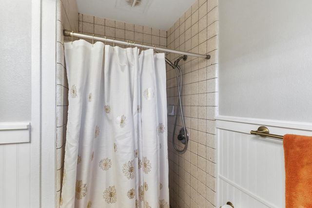 9147 La Riviera Dr, Sacramento, CA 95826