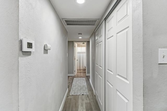 9147 La Riviera Dr, Sacramento, CA 95826