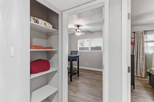 9147 La Riviera Dr, Sacramento, CA 95826