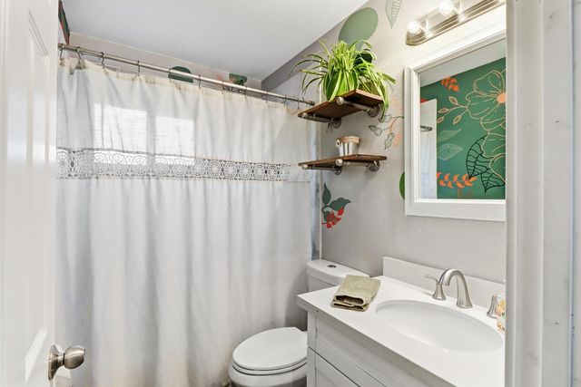 9147 La Riviera Dr, Sacramento, CA 95826