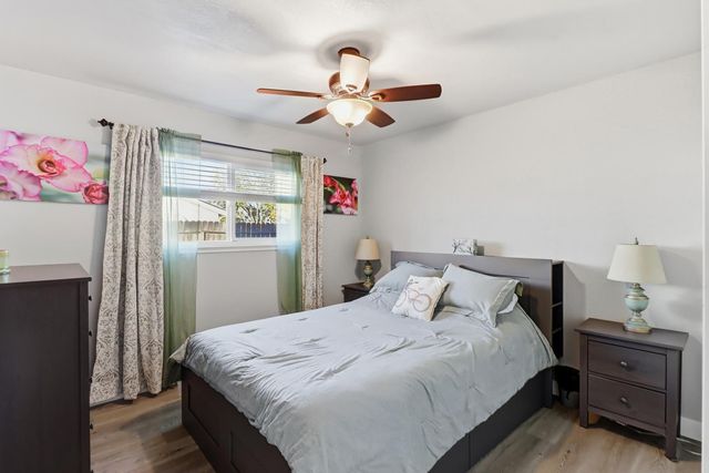 9147 La Riviera Dr, Sacramento, CA 95826