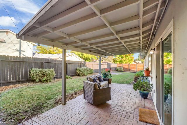 9147 La Riviera Dr, Sacramento, CA 95826