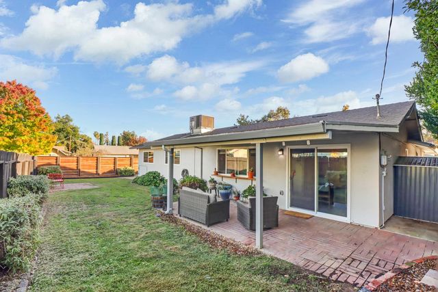 9147 La Riviera Dr, Sacramento, CA 95826