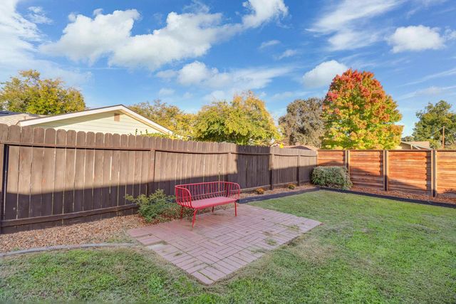 9147 La Riviera Dr, Sacramento, CA 95826