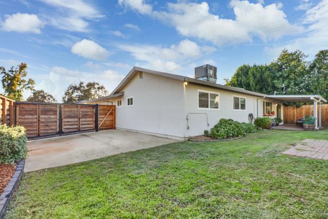 9147 La Riviera Dr, Sacramento, CA 95826