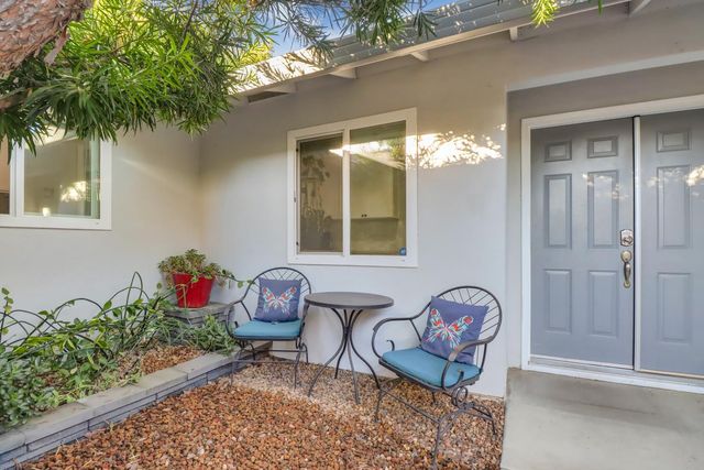 9147 La Riviera Dr, Sacramento, CA 95826