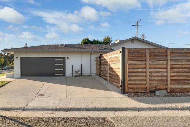 9147 La Riviera Dr, Sacramento, CA 95826