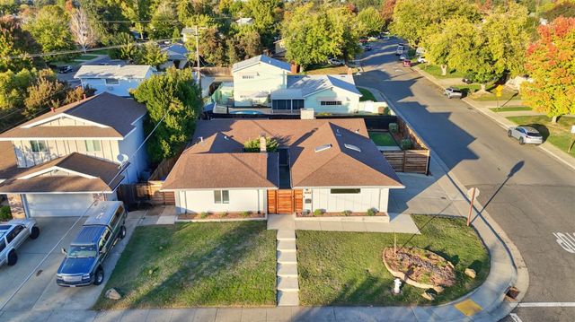 9147 La Riviera Dr, Sacramento, CA 95826
