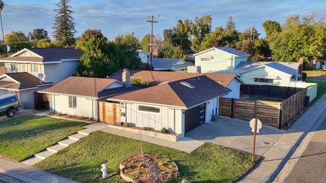 9147 La Riviera Dr, Sacramento, CA 95826