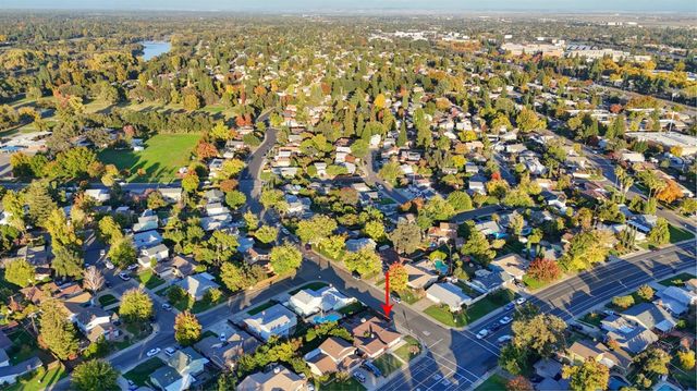 9147 La Riviera Dr, Sacramento, CA 95826