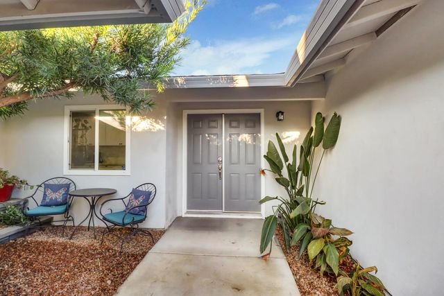 9147 La Riviera Dr, Sacramento, CA 95826