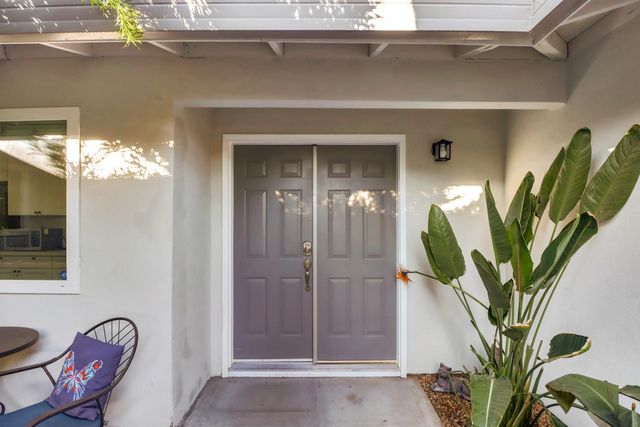 9147 La Riviera Dr, Sacramento, CA 95826