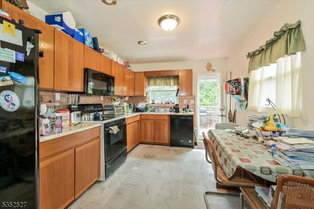 16 Hampton Rd, West Milford Twp., NJ 07421