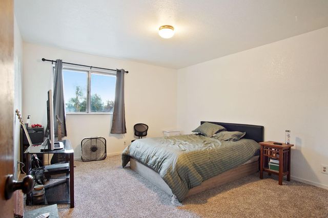 1552 Liverpool Ct, Manteca, CA 95336