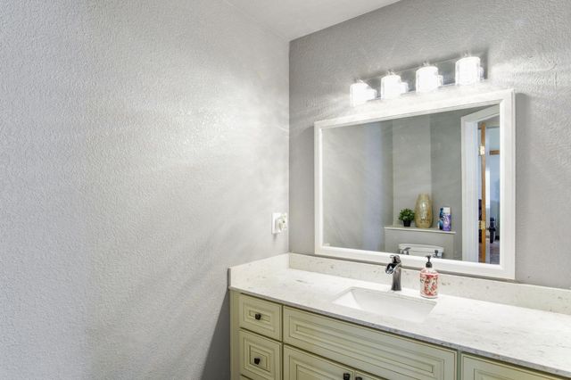 1552 Liverpool Ct, Manteca, CA 95336