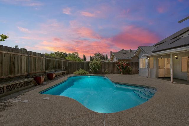 1552 Liverpool Ct, Manteca, CA 95336