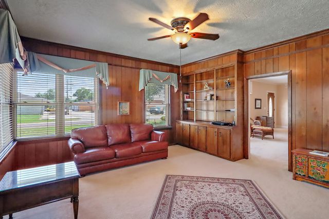 405 Park Street, Anahuac, TX 77514