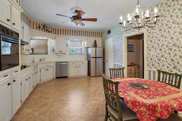 405 Park Street, Anahuac, TX 77514