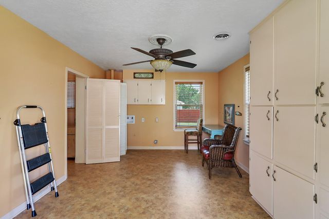 405 Park Street, Anahuac, TX 77514