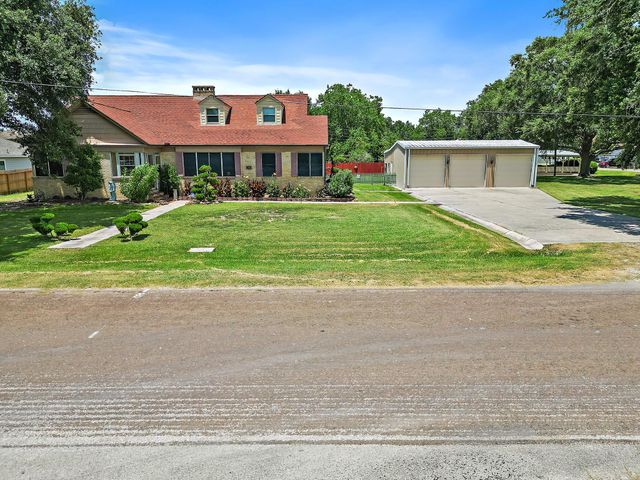 405 Park Street, Anahuac, TX 77514