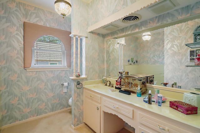 405 Park Street, Anahuac, TX 77514