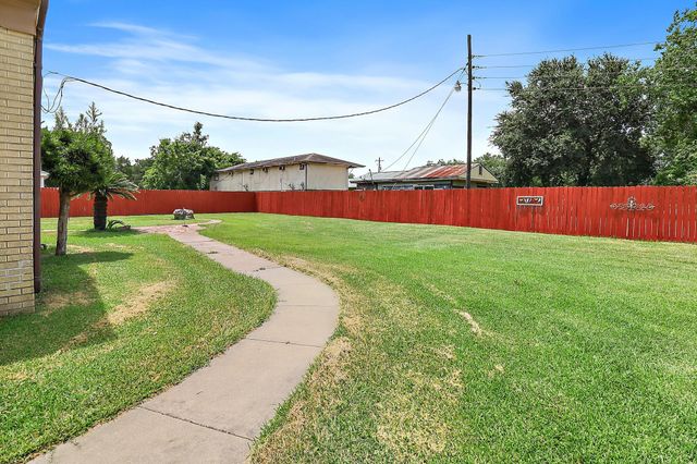 405 Park Street, Anahuac, TX 77514