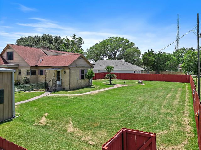 405 Park Street, Anahuac, TX 77514