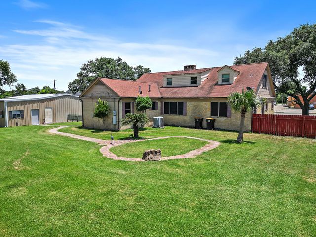 405 Park Street, Anahuac, TX 77514