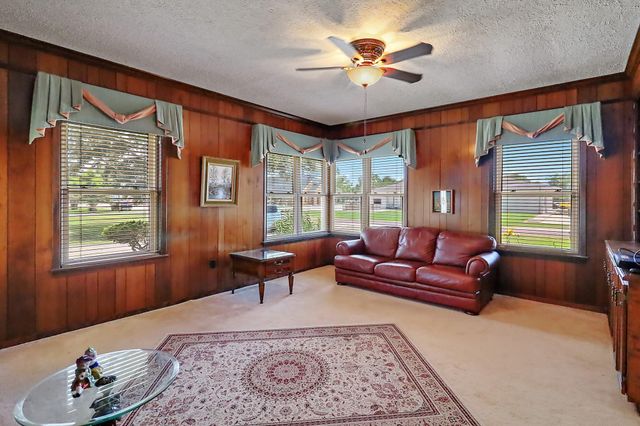 405 Park Street, Anahuac, TX 77514