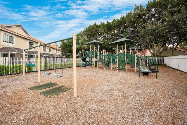 1210 Sorrento Dr, Weston, FL 33326