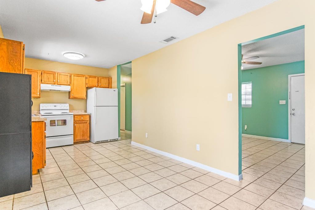 Image 10 of property listing at 906 Millard Street, Tallahassee, FL 32301