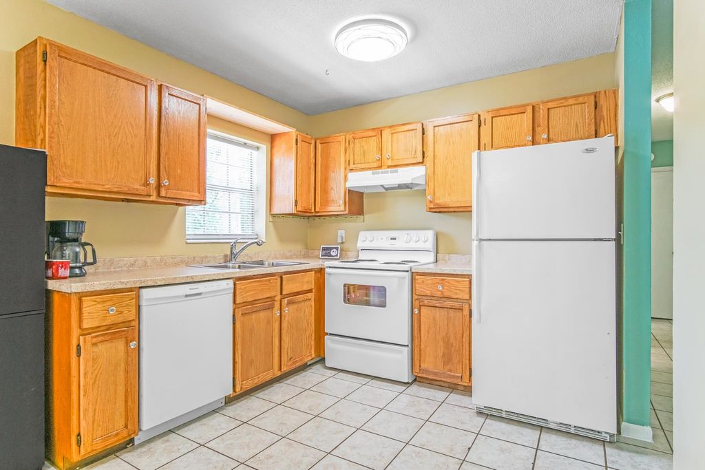Image 11 of property listing at 906 Millard Street, Tallahassee, FL 32301