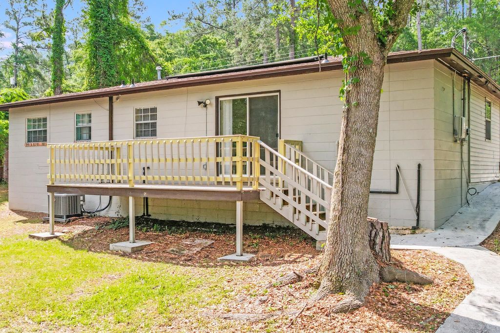 Image 31 of property listing at 906 Millard Street, Tallahassee, FL 32301