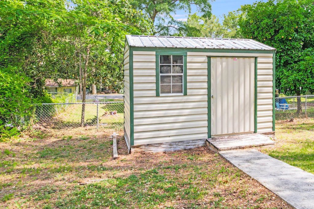 Image 33 of property listing at 906 Millard Street, Tallahassee, FL 32301