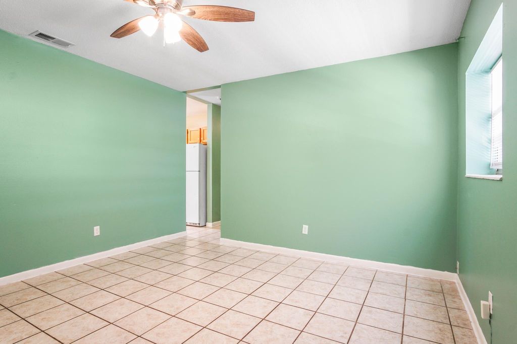 Image 4 of property listing at 906 Millard Street, Tallahassee, FL 32301