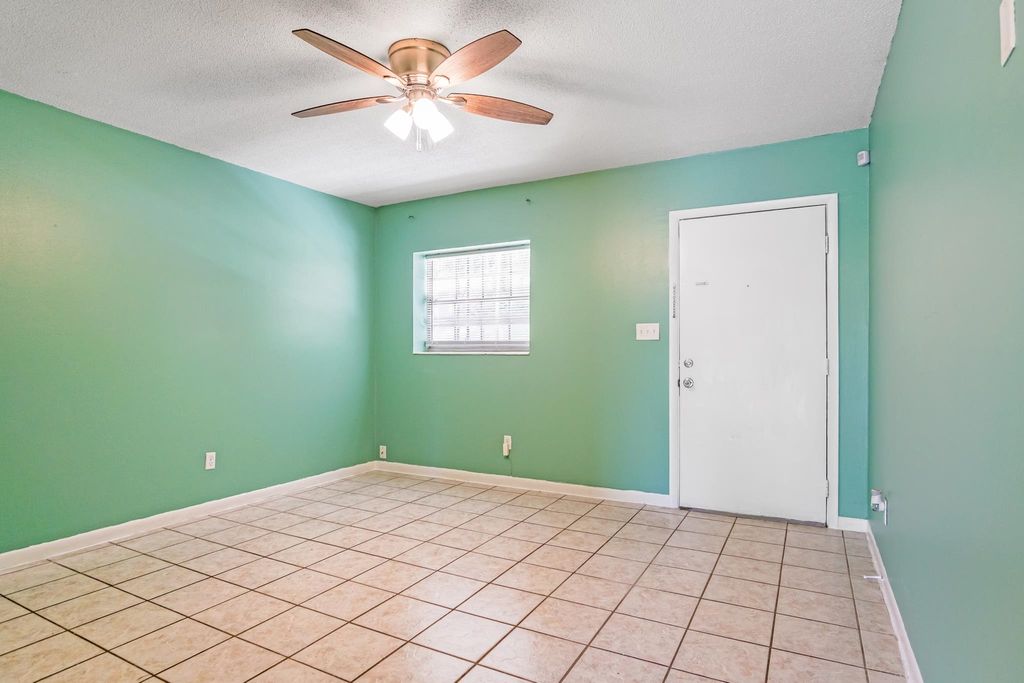 Image 7 of property listing at 906 Millard Street, Tallahassee, FL 32301
