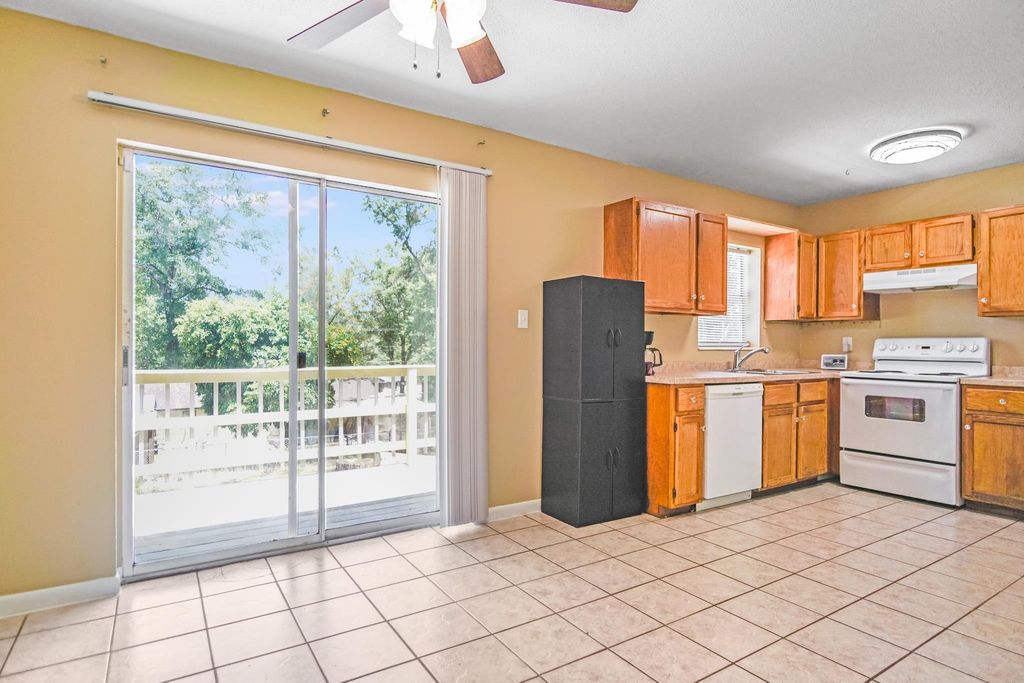 Image 8 of property listing at 906 Millard Street, Tallahassee, FL 32301