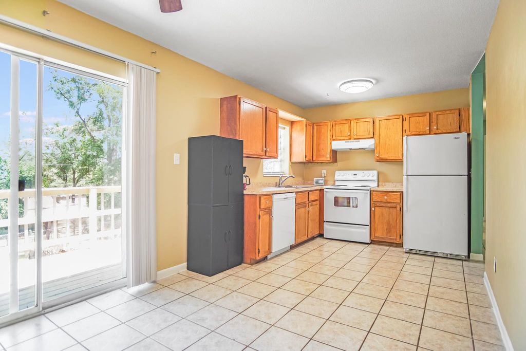 Image 9 of property listing at 906 Millard Street, Tallahassee, FL 32301
