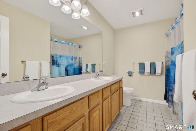 560 Silver Sands Road 904, East Haven, CT 06512