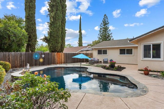 8678 Pardillo Ave, Orangevale, CA 95662