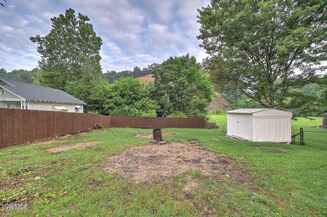 1527 Gray Station Sulpher Springs Road, Jonesborough, TN 37659